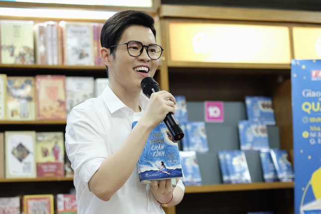 Nhà văn Anh Khang: “thả thính” 9 năm, tìm thấy chân tình là độc giả ảnh 1