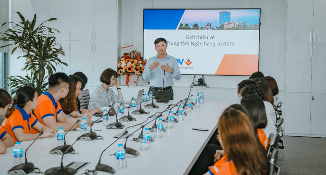 Ngân hàng số - cơ hội việc làm đầy hấp dẫn cho sinh viên ngành Tài chính Ngân hàng ảnh 1