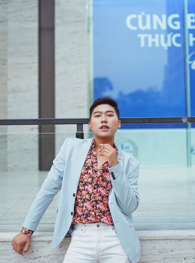 Nhà văn 9X Sơn Paris: “Sự tự tin sẽ giúp bạn sống tích cực hơn” ảnh 5
