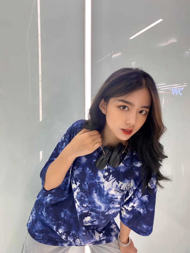 Hot girl Kinh tế Quốc dân bản lĩnh trước những cám dỗ khi nổi tiếng khá sớm ảnh 13