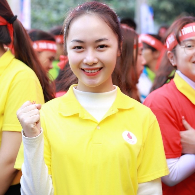 Hoa khôi tình nguyện luôn mong muốn lan tỏa tình thương ảnh 1