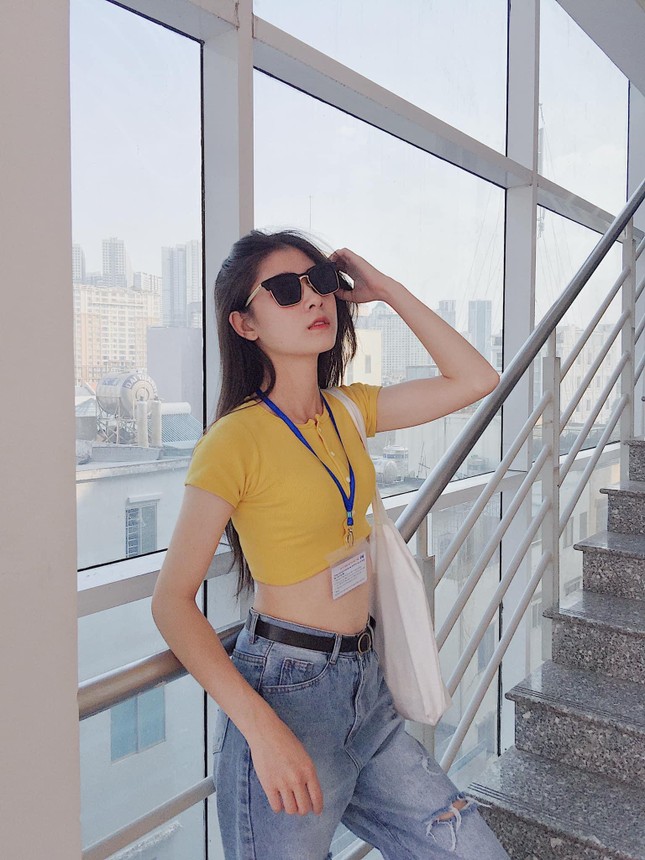 Vẻ đẹp trong veo của nữ sinh Hutech trong bộ đồng phục trường ảnh 6