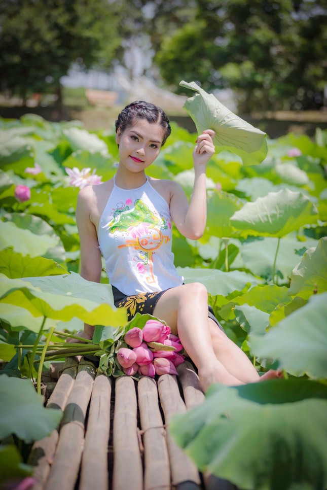 Ước mơ trở thành người mẫu của một cô gái có chiều cao vượt trội từ nhỏ ảnh 10