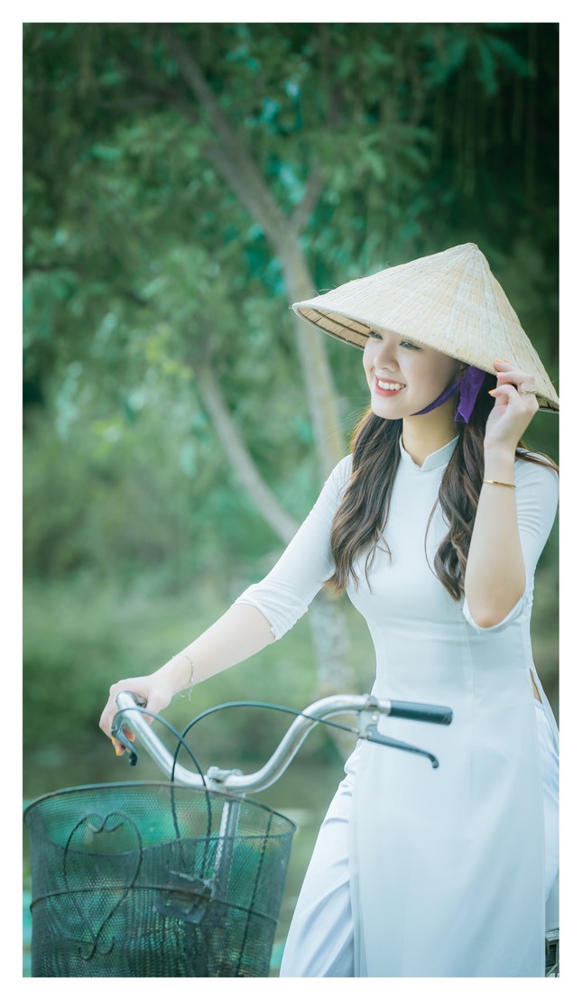 Cô sinh viên khoa Luật đam mê dẫn chương trình ảnh 9