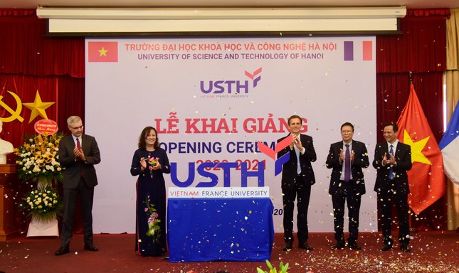 Khai giảng và ra mắt logo, bộ nhận diện thương hiệu trường ĐH Khoa học và Công nghệ Hà Nội ảnh 1