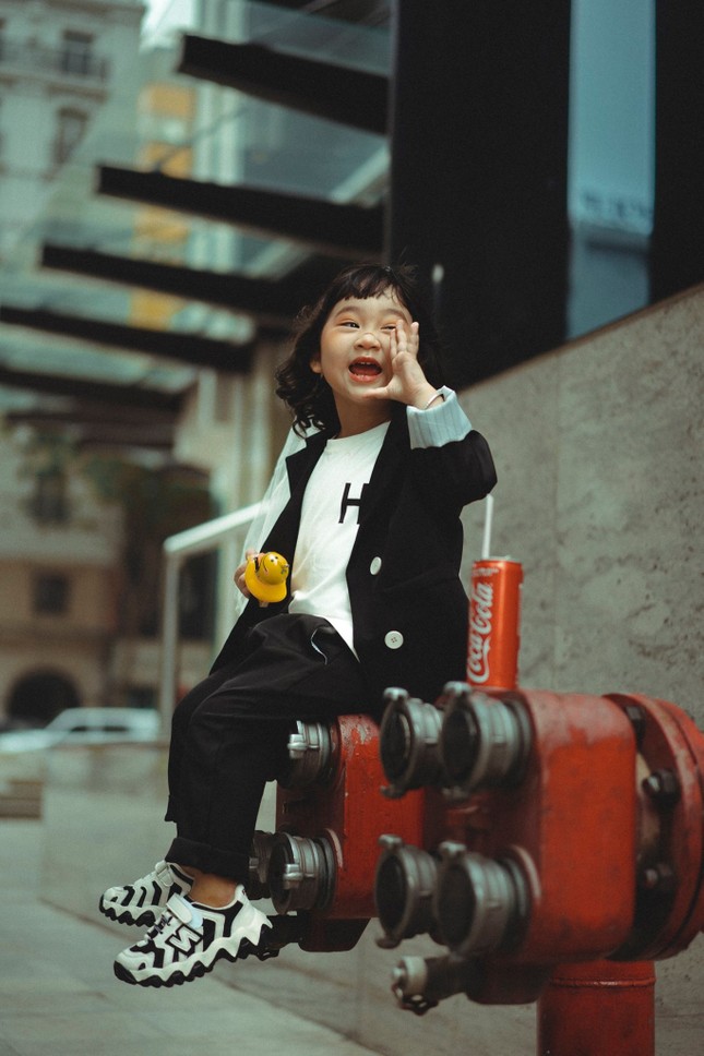Biến hình cùng những bức ảnh “mẫu nhí” của chàng phù thủy 9X ảnh 3