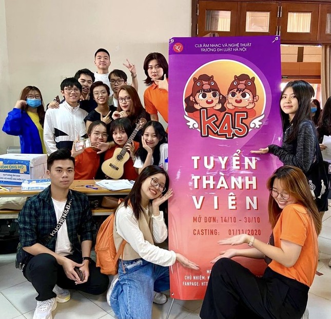Chặng đường 10 năm của CLB Âm nhạc và Nghệ thuật HLU ảnh 3