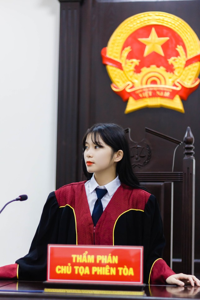 Nữ thẩm phán tương lai thu hút cả nghìn like chỉ bằng một bức ảnh ảnh 1
