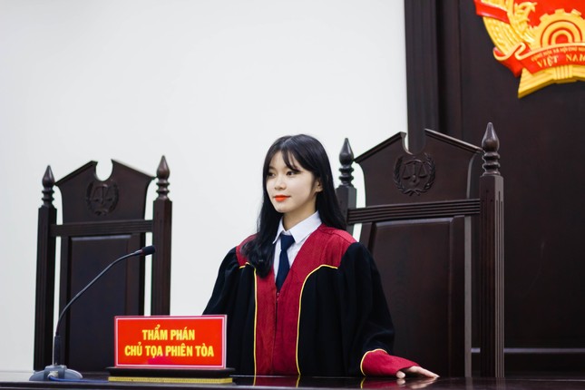 Nữ thẩm phán tương lai thu hút cả nghìn like chỉ bằng một bức ảnh ảnh 5