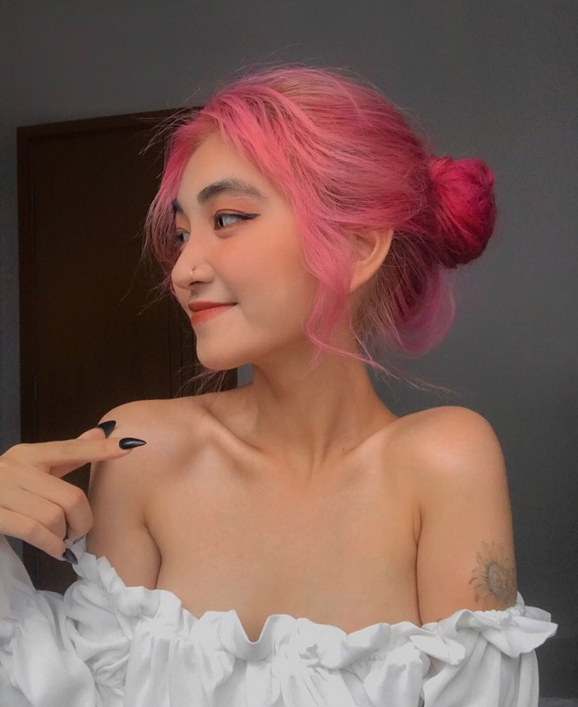 Nữ sinh thay đổi màu tóc mỗi tuần ảnh 7