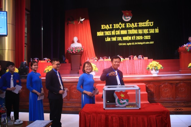 Lần đầu tiên Đại học Sao Đỏ có nữ Bí thư Đoàn trường ảnh 4