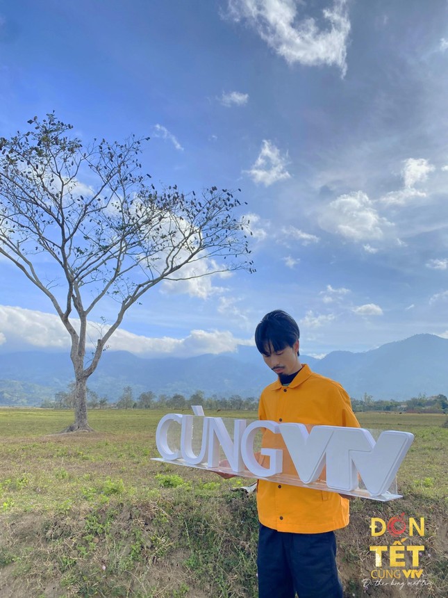 Hoa hậu H'Hen Niê và loạt nghệ sĩ nổi tiếng tham gia Đón Tết cùng VTV 2021 - Đi theo bóng Mặt trời ảnh 3