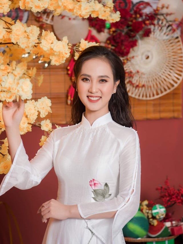 Người đẹp xứ Nghệ rạng rỡ trong bộ ảnh chào Xuân ảnh 2