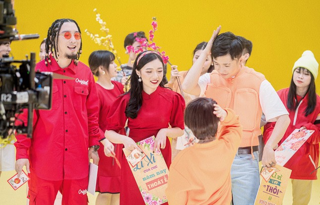 MC Phương Thảo gây điên đảo với “Tết an yên đừng hỏi kém duyên” ảnh 2