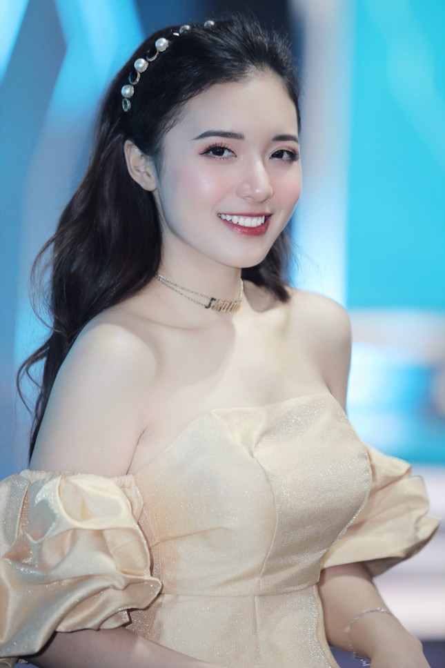 MC Phương Thảo gây điên đảo với “Tết an yên đừng hỏi kém duyên” ảnh 6