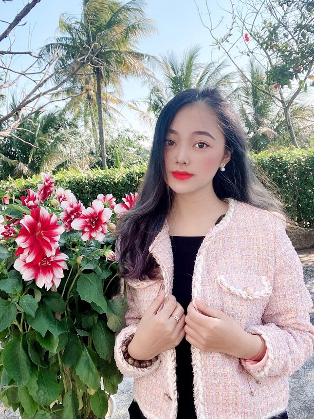 Con đường phấn đấu trở thành MC song ngữ chuyên nghiệp của nữ sinh Đắk Lắk ảnh 1