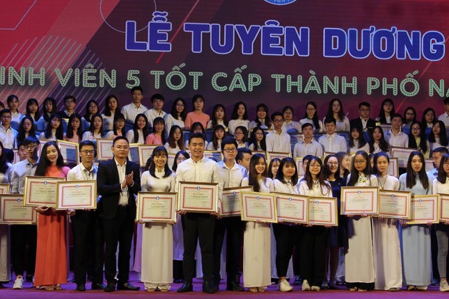 Chàng trai “Sao Tháng Giêng” - ngọn cờ đầu trong phong trào thanh niên Trường Đại học Luật ảnh 2