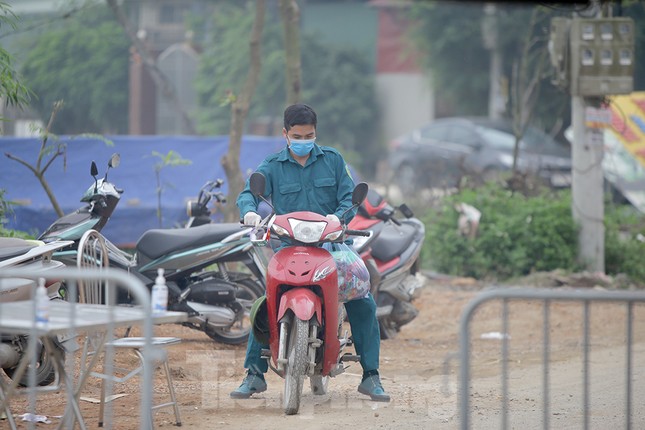 Lập 12 chốt kiểm soát, cách ly cả thôn Đông Cứu - Thường Tín vì có ca mắc COVID-19 ảnh 9