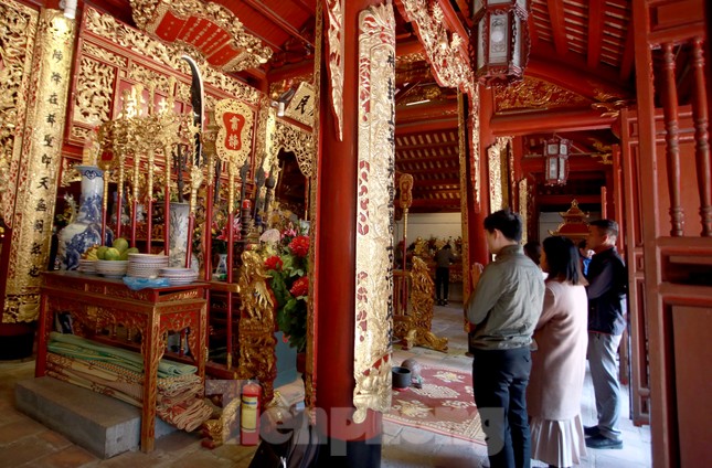 Nhiều người Hà Nội tranh thủ nghỉ trưa đi lễ 'Tứ trấn' ngày mùng 1 cuối cùng của năm ảnh 15