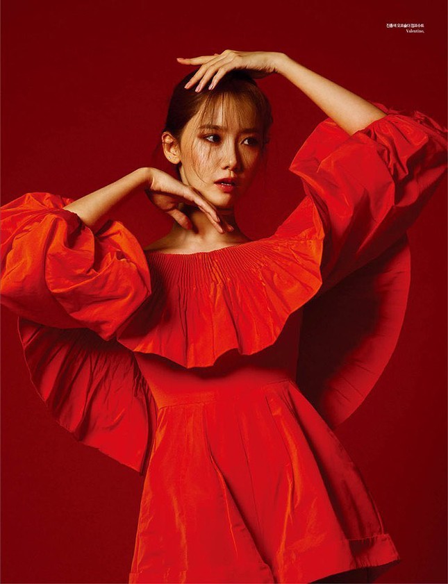 Chỉ khoe bờ vai trần lấp ló thôi mà Yoona cũng khiến thiên hạ trầm trồ ảnh 2