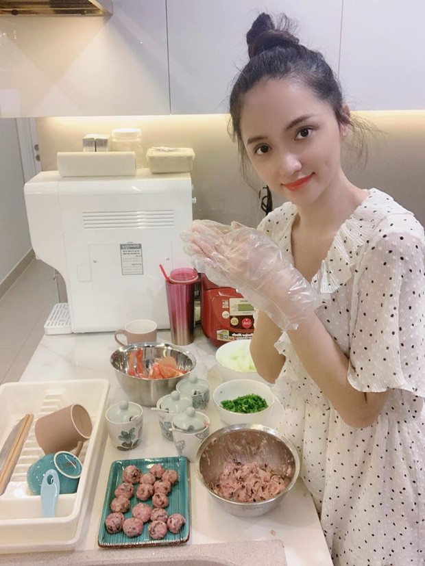 Nhờ cách ly xã hội tránh Covid-19 mà bao nhiêu sao Việt hóa đầu bếp lừng danh ảnh 6
