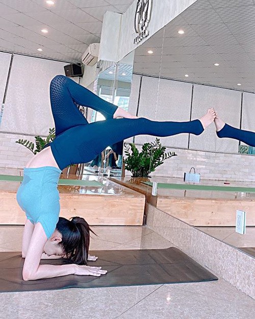 Vì cách ly xã hội tránh COVID-19 mới thấy sao Việt mê tập yoga đến mức nào ảnh 8