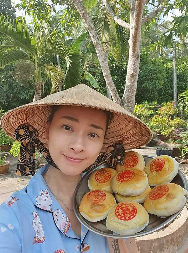 COVID-19 mà qua đi, showbiz Việt hẳn sẽ xuất hiện cực nhiều cao thủ làm bánh ảnh 6