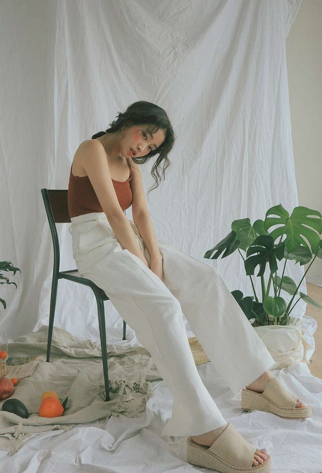 Hè sắp đến thật rồi, chỉ có diện áo hai dây là vừa mát mẻ, vừa xinh xắn ảnh 6
