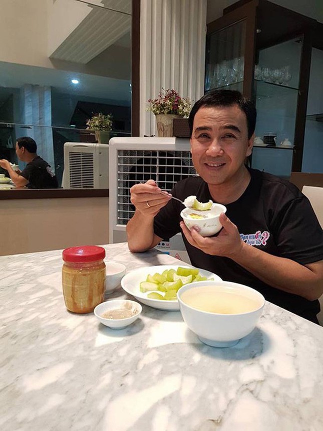 Ở nhà biệt thự, kiếm tiền tỷ mỗi tháng nhưng nhiều sao Việt ăn uống cực đơn giản ảnh 2