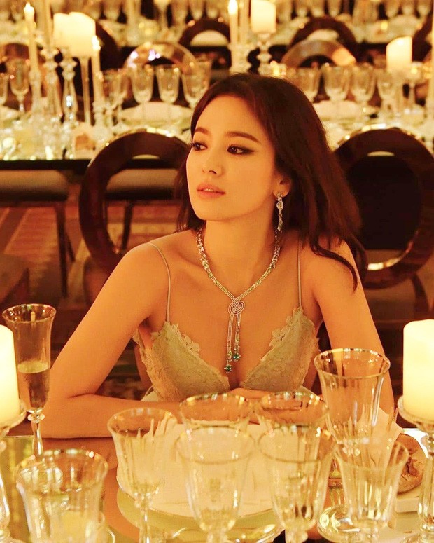 Thử nghiệm phong cách trang điểm ấn tượng, Song Hye Kyo bị chê già và kém sắc ảnh 4