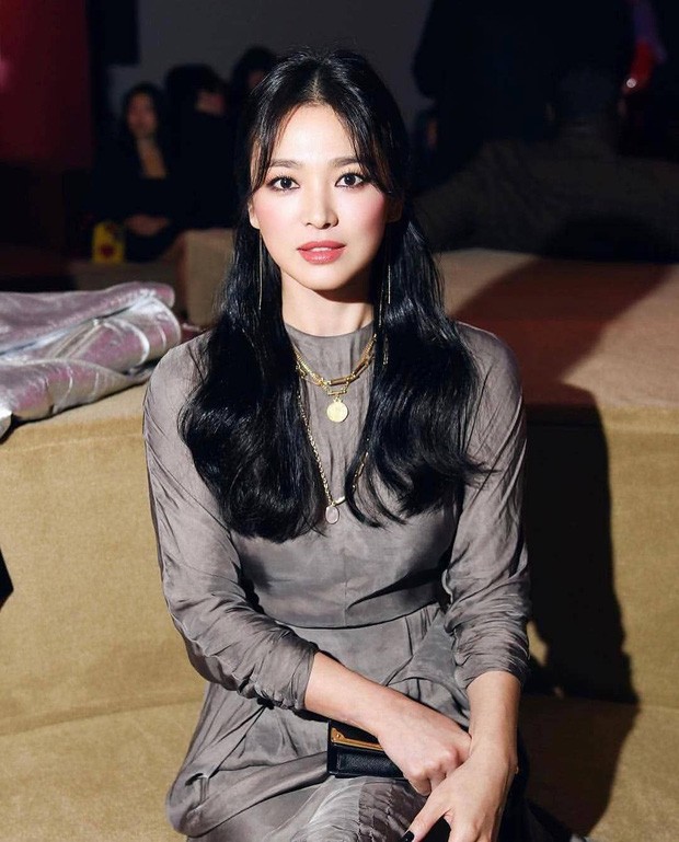 Thử nghiệm phong cách trang điểm ấn tượng, Song Hye Kyo bị chê già và kém sắc ảnh 2