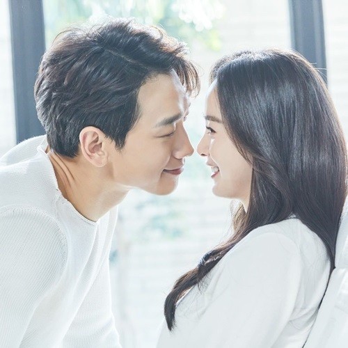 Kim Tae Hee: “Hôn nhân đã giúp cho mọi cảm xúc của tôi sâu sắc hơn” ảnh 2