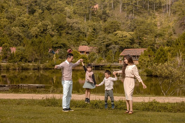 Kết hôn đã 10 năm, Lý Hải - Minh Hà vẫn lãng mạn như thưở mới yêu ảnh 2