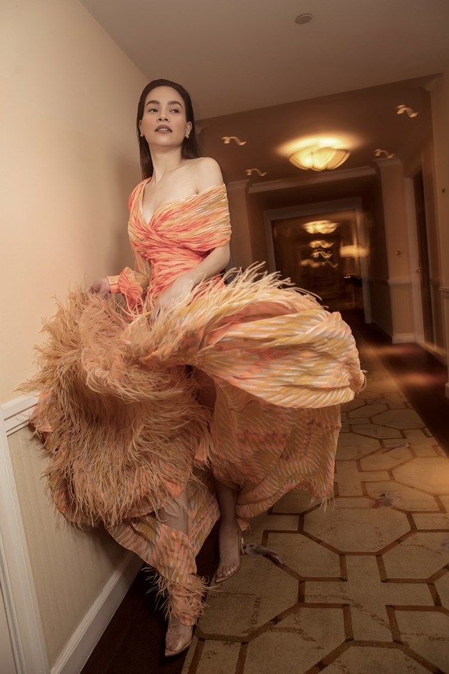 Hà Hồ mang bụng bầu chụp ảnh thời trang cho tạp chí danh giá Vogue (Pháp) ảnh 5