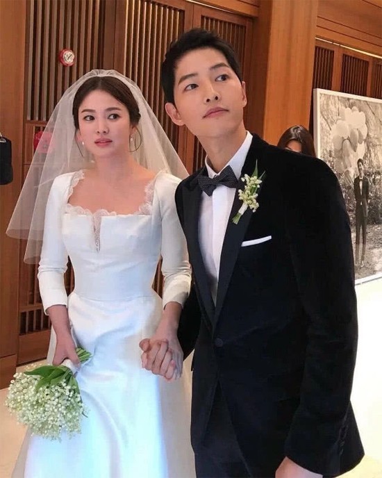 Ly kỳ hơn cả phim: Tình mới của Song Joong Ki là luật sư giúp anh ly hôn? ảnh 3