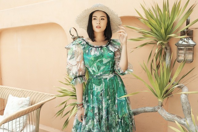 Hiếm hoi lắm mới thấy Ngọc Hân hóa quý cô cổ điển khoe đường cong mềm mại ảnh 9