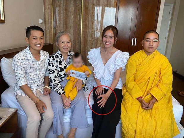 Làm việc từ thiện, Lan Ngọc vẫn bị săm soi “trừ điểm” vì bộ móng tay ảnh 2