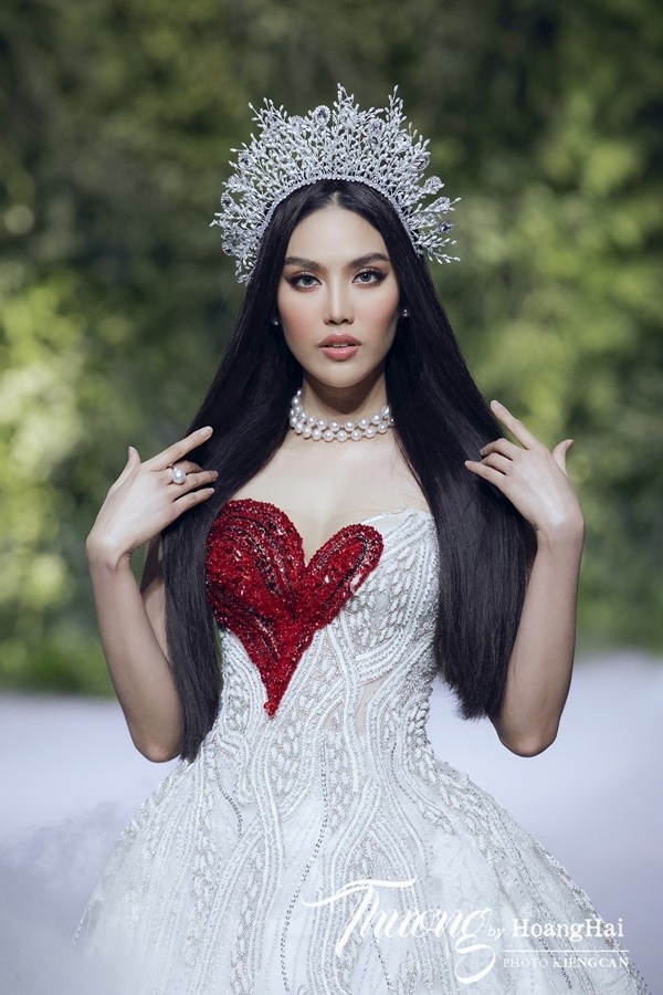 Lần đầu tái xuất sàn diễn sau khi sinh con, Lan Khuê lộng lẫy như nữ thần ảnh 7