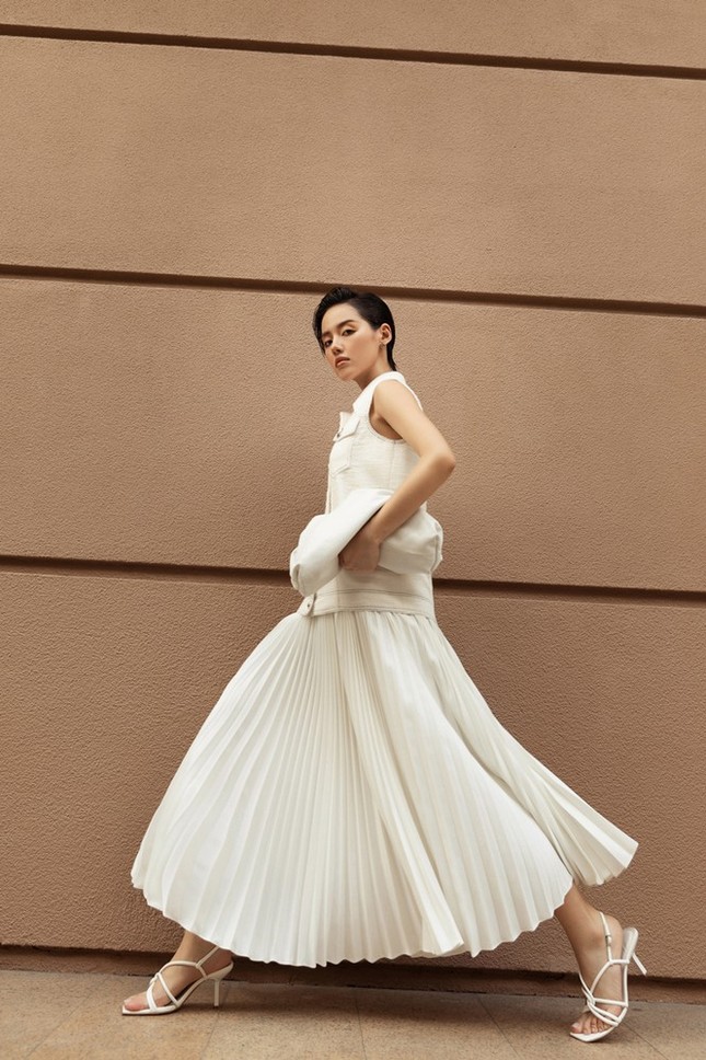 Hoa hậu Mỹ Linh, Tiểu Vy dùng dàn fashionista hóa quý cô thời đại đầy cá tính ảnh 9