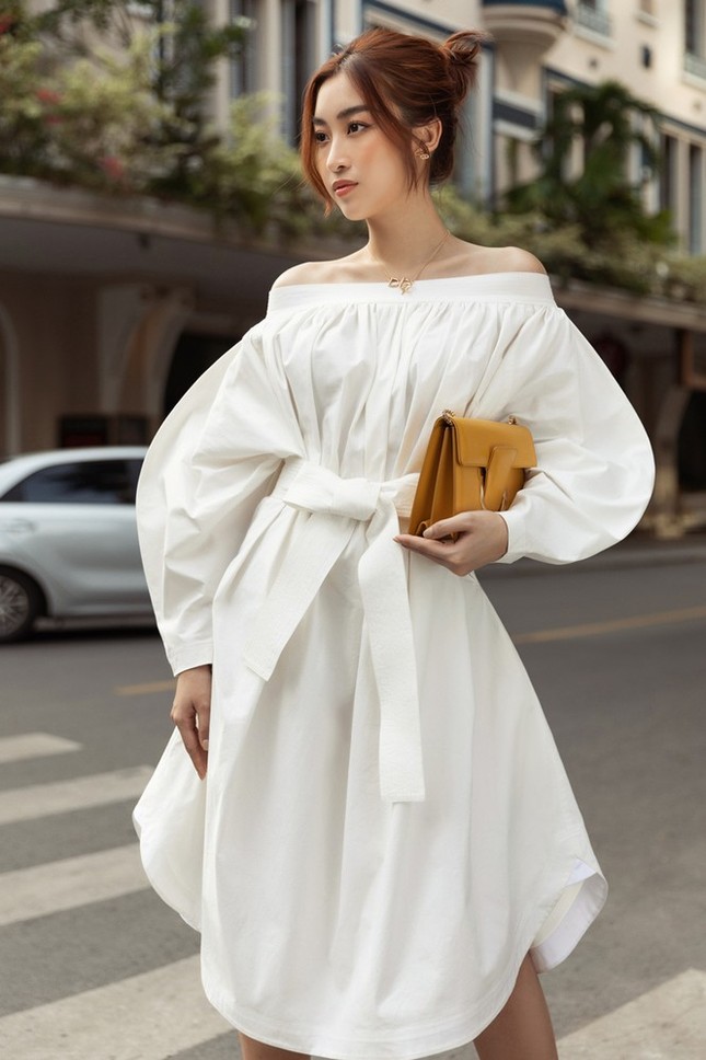 Hoa hậu Mỹ Linh, Tiểu Vy dùng dàn fashionista hóa quý cô thời đại đầy cá tính ảnh 11