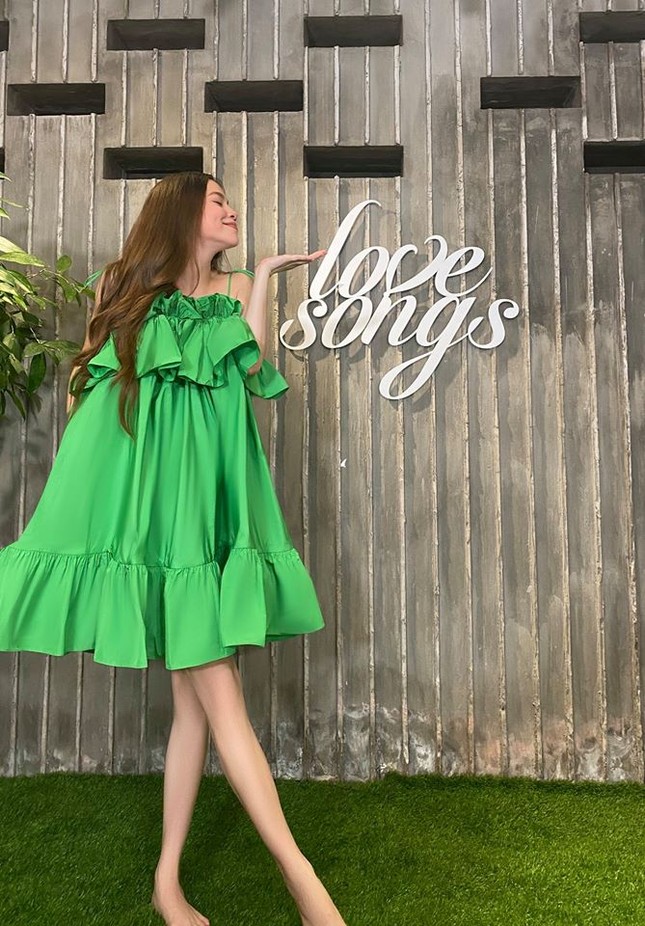 Lần đầu tiên Hồ Ngọc Hà công khai bụng bầu với công chúng và còn gọi Kim Lý là chồng ảnh 1