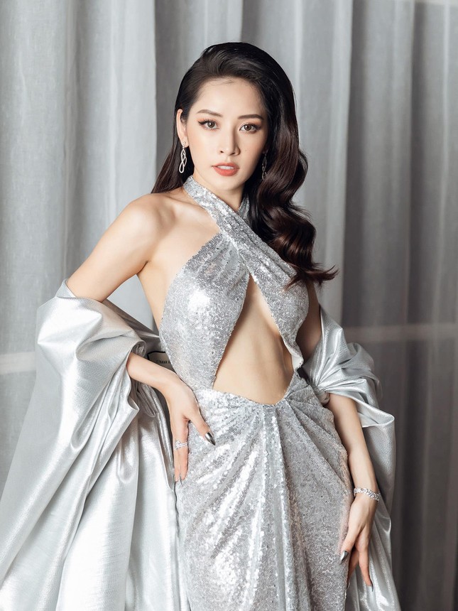 Mỹ nhân Việt ngày càng táo bạo với những mẫu váy triệt để khoe đôi gò bồng đảo ảnh 3