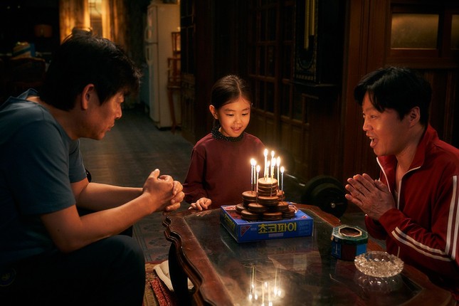 “Cục nợ hoá cục cưng”, bộ phim “chữa lành tâm hồn” tiết lộ về gia đình “kỳ lạ” ảnh 10