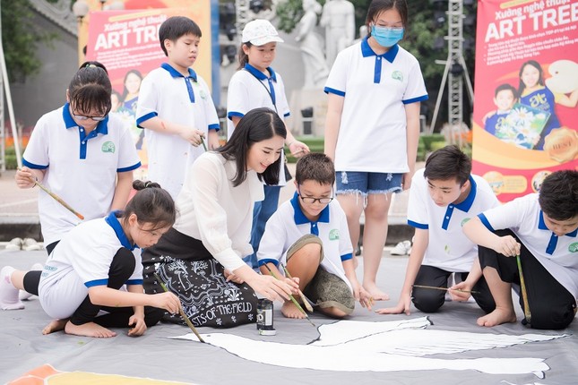 Ai đi xế xịn thì đi, còn Ngọc Hân thong dong đạp xe quanh Hồ Gươm đúng chuẩn sống xanh ảnh 5