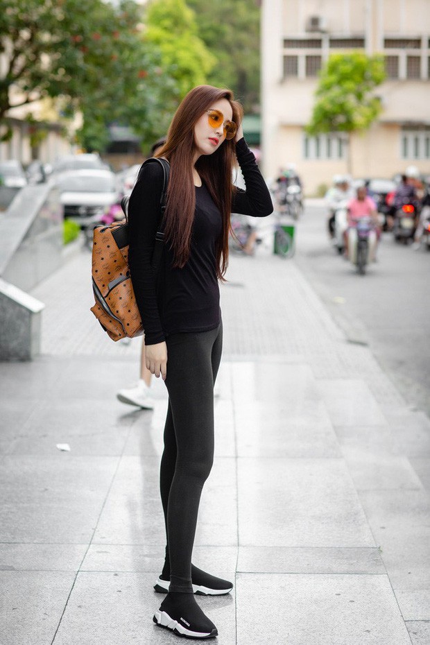 Sau nhiều lần bị nhắc “hớ hênh”, Mai Phương Thúy vẫn không "chia tay" kiểu quần nhạy cảm ảnh 7