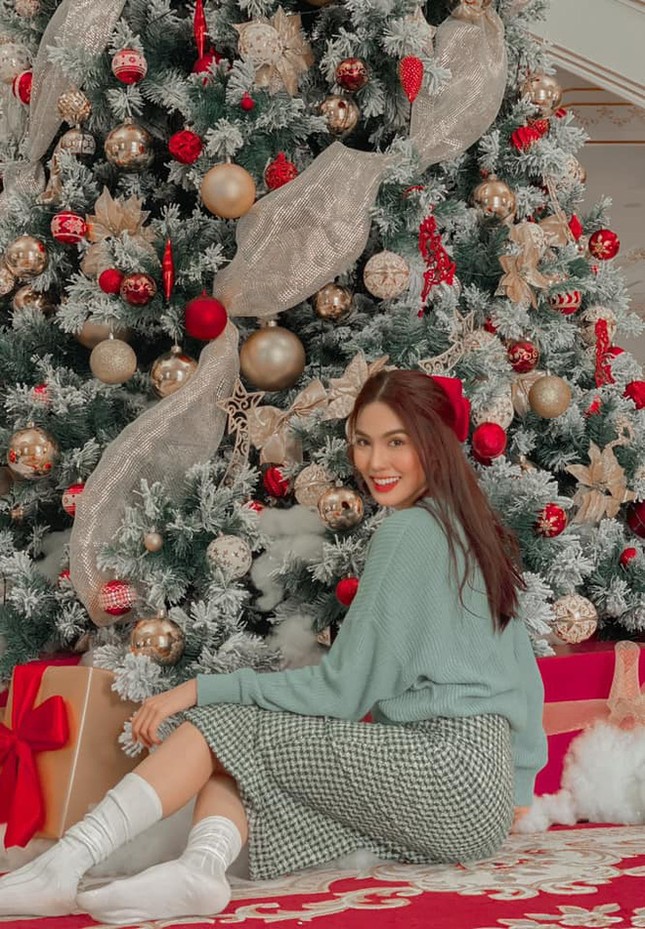 Choáng ngợp nhìn sao Việt trang trí nhà cửa mùa Noel: Sang xịn như khách sạn 5 sao ảnh 8