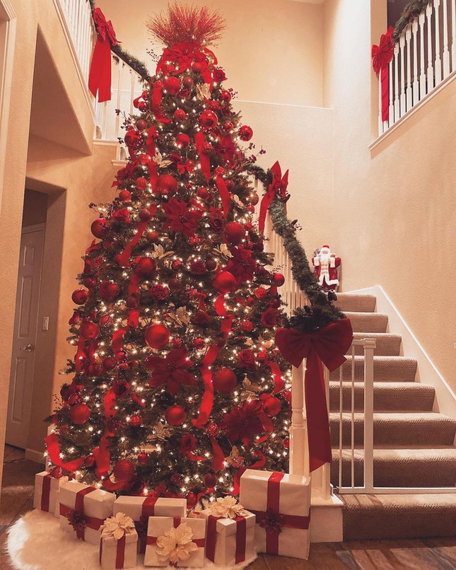 Choáng ngợp nhìn sao Việt trang trí nhà cửa mùa Noel: Sang xịn như khách sạn 5 sao ảnh 13