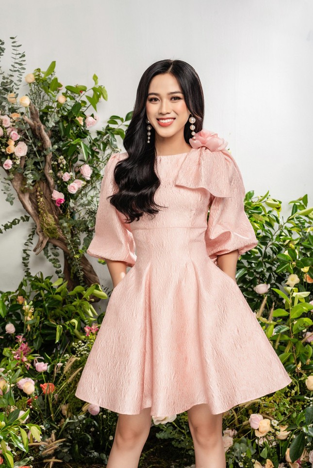 Nhờ vóc dáng chuẩn mà Hoa hậu Đỗ Thị Hà mặc phong cách nào cũng đẹp ảnh 9