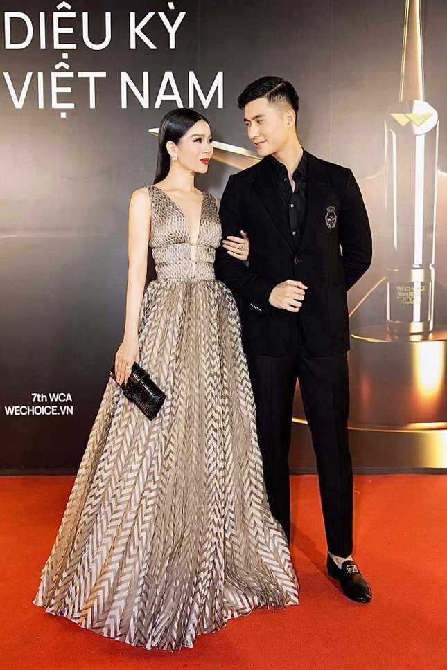 Lần đầu tiên sau 3 tháng ly hôn, Lệ Quyên chính thức công khai hẹn hò tình trẻ kém 12 tuổi ảnh 4