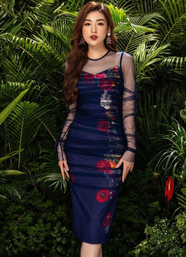 Mặc đẹp thôi chưa đủ, mặc hợp dáng hợp bối cảnh mới là bí quyết tỏa sáng của Tú Anh ảnh 10
